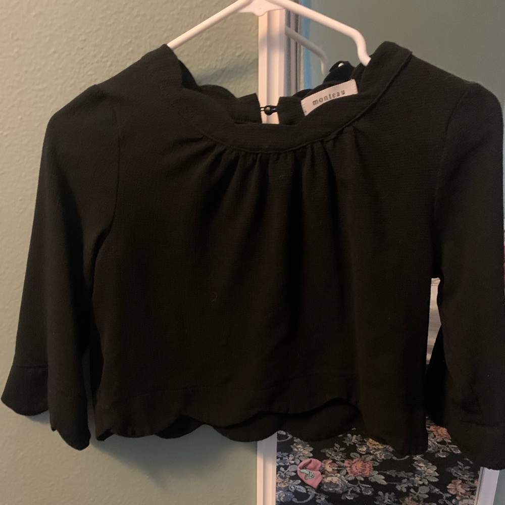 Long sleeve black crop top